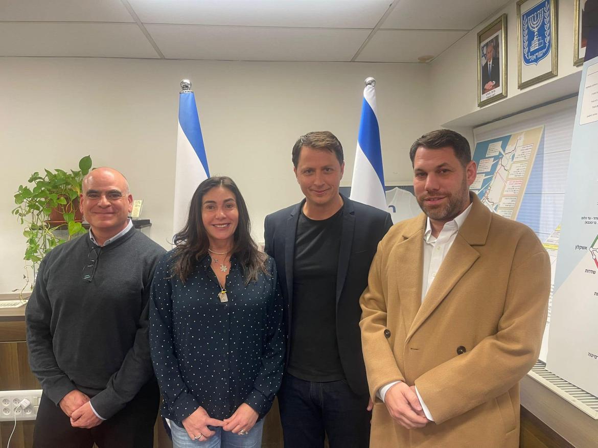 ראש המועצה אלעד ארזי בפגישה יחד עם שרת התחבורה מירי רגב מנכל משרד התחבורה וחברת נתיבי ישראל  ודייגו קמניצר