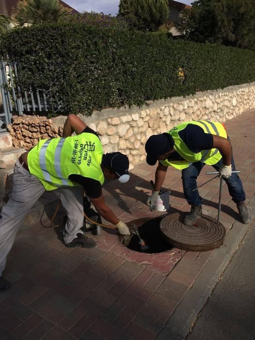 ריסוס והדברה בפתחי הביוב