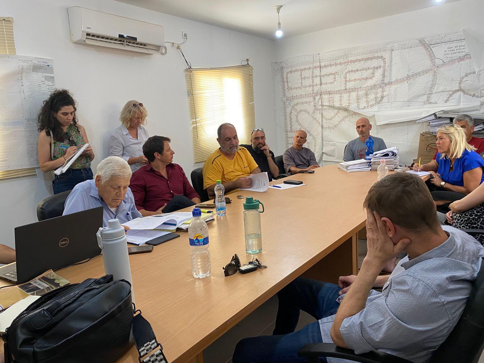 ישיבה בנושא פרויקט פיתוח גני השעשועים בשכונת שרונית